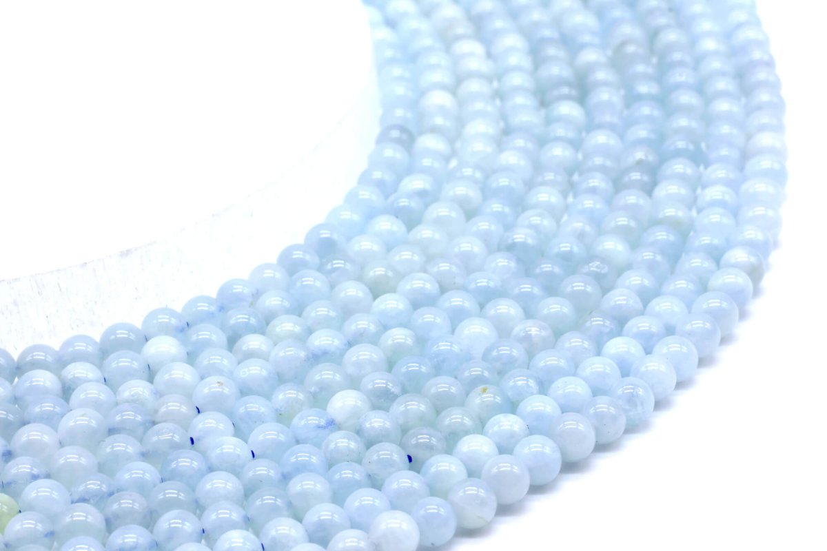 Perles Aigue Marine 'AA' 4mm sur fil 40cm