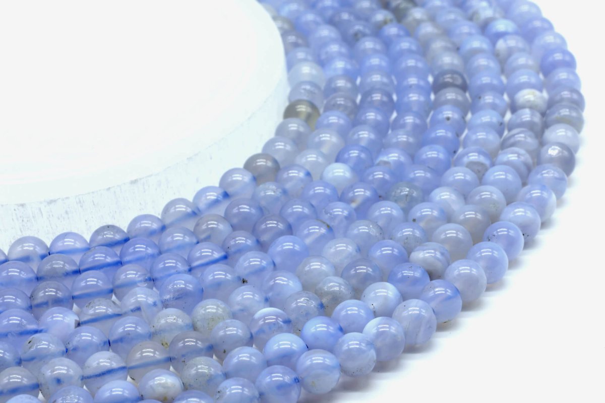 Perles Calcédoine Bleue 'AA' 6mm sur fil 40cm