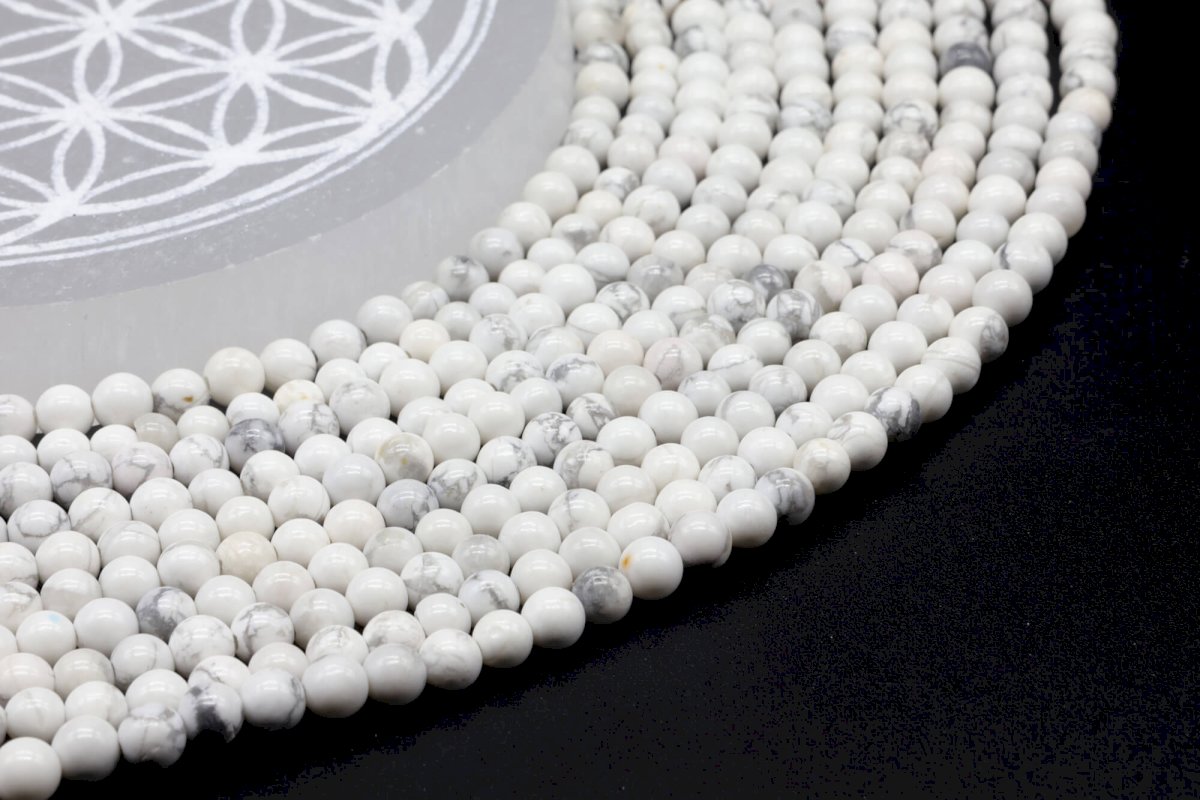 Perles Howlite 4mm sur fil 40cm