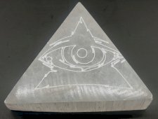 Pyramide 2D Sélénite gravée 3ème oeil 8cm